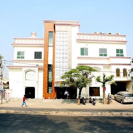 Grace Hotel Karnāl Exterior photo