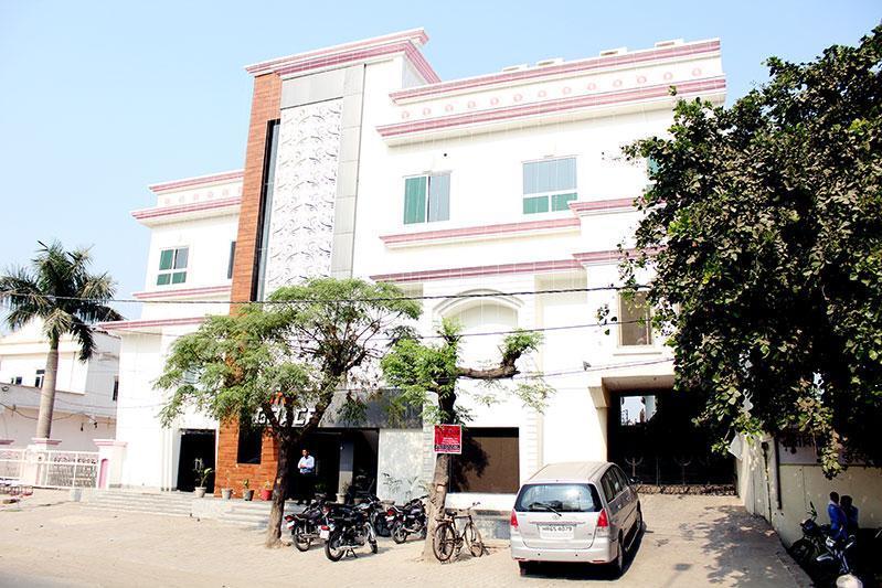 Grace Hotel Karnāl Exterior photo