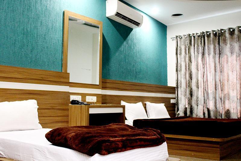 Grace Hotel Karnāl Exterior photo